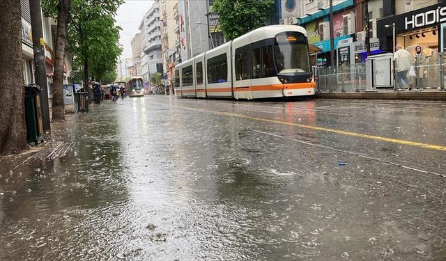 İç Anadolu'nun batısı için gök gürültülü sağanak uyarısı