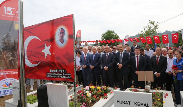 Şehit İsmail Kefal kabri başında dualarla anıldı