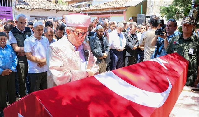 Şehit ormancı Şahin Dönertaş'ın cenazesi, memleketi Manisa'da toprağa verildi