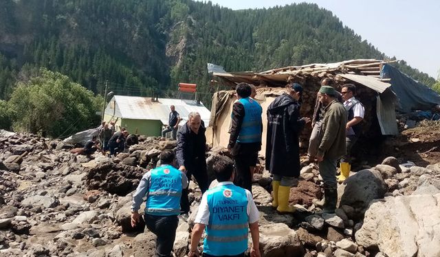 TDV, Erzurum'da selden etkilenen vatandaşların yanında