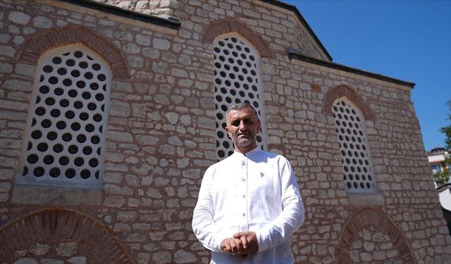 ABD'de sokak müzisyenlerine ilahiyle eşlik eden imam İstanbul'daki görevine döndü