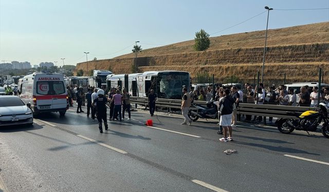 Küçükçekmece'de metrobüs kazasında 1 kişi öldü, 50 kişi yaralandı, 3 kişi gözaltına alındı