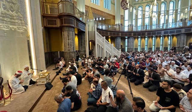 Taksim Camii'nde şehitler için Kur'an-ı Kerim okundu