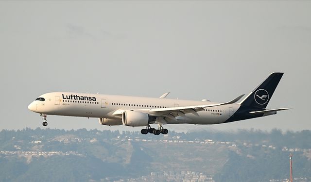 Alman hava yolu şirketi Lufthansa'ya ait bir uçağın pilotu katil İsrail'e inmeyi reddetti