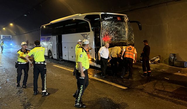 Anadolu Otoyolu'nun Kocaeli kesiminde 4 aracın karıştığı kazada 15 kişi yaralandı