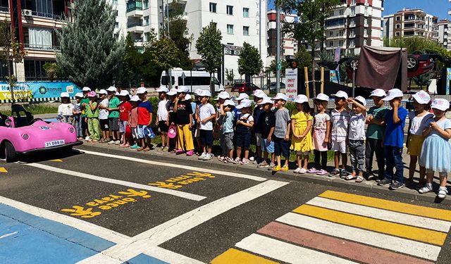 Bağlar'da Kur'an kursu öğrencilerine uygulamalı "Trafik Eğitimi"