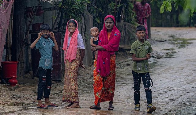 Bangladeş'te geçici hükümet, ülkeye sığınan Arakanlı Müslümanlara desteğini sürdürecek