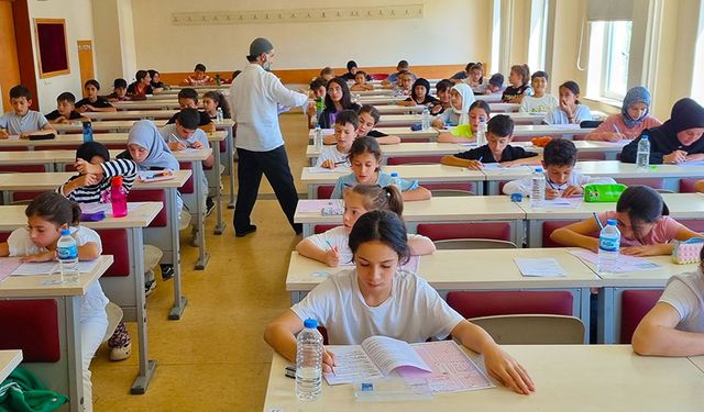 Bayburt'ta Yaz Kur’an Kursu öğrencileri bilgide yarıştı