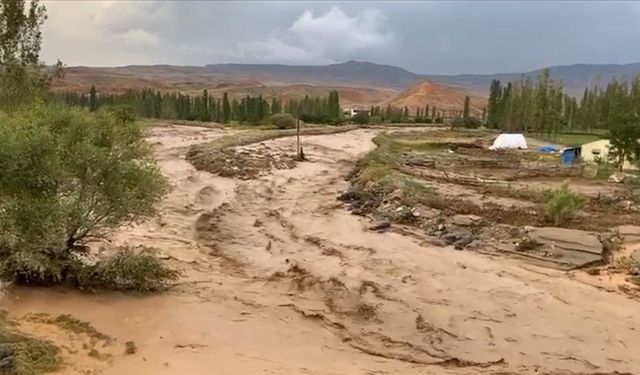 Erzurum ve Kars'ta sel, Trabzon'da ise şiddetli yağış etkili oldu