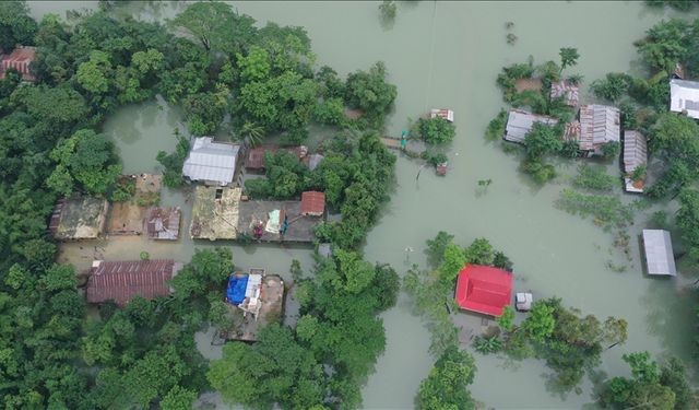 Hindistan ve Bangladeş'te seller nedeniyle 15 kişi öldü