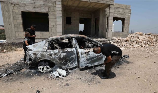 Katil İsrail güçlerinin Cenin'de iki aracı bombalaması sonucu 4 Filistinli şehit oldu