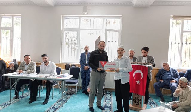 Tatvan'da Kur’an Kursu öğrencileri ezberde yarıştı