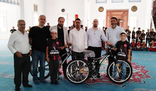 Tatvan’da Yaz Kur’an Kursu öğrencilerine bisiklet hediye edildi