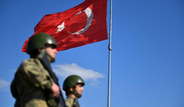 Türkiye'den Yunanistan'a yasa dışı yollarla geçmeye çalışan 3'ü FETÖ mensubu 12 kişi yakalandı