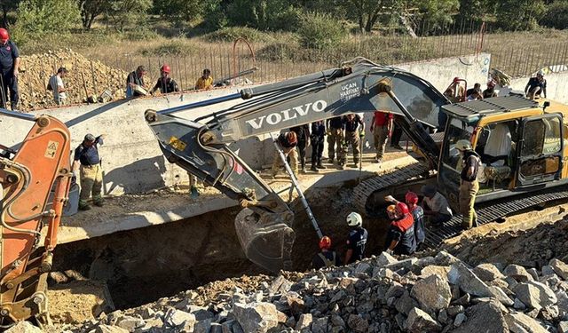 Tuzla'daki şantiyede göçük altında kalan 2 işçi hayatını kaybetti