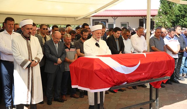 Sakarya'da makarna fabrikasındaki patlamada hayatını kaybeden işçi defnedildi