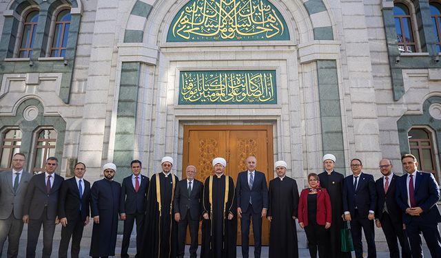 TBMM Başkanı Kurtulmuş, Moskova Merkez Camii'ni ziyaret etti