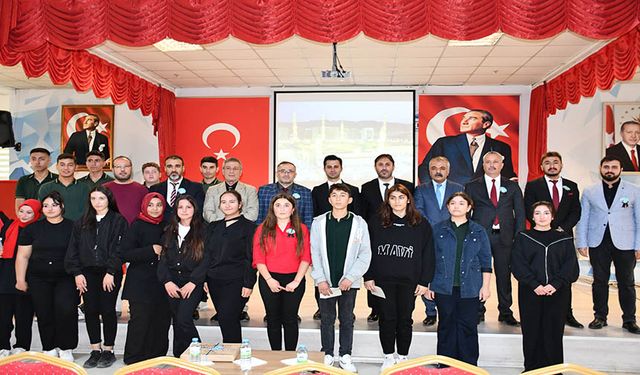 Akkışla'da "Peygambere Mektup" yazan gençler ödüllendirildi