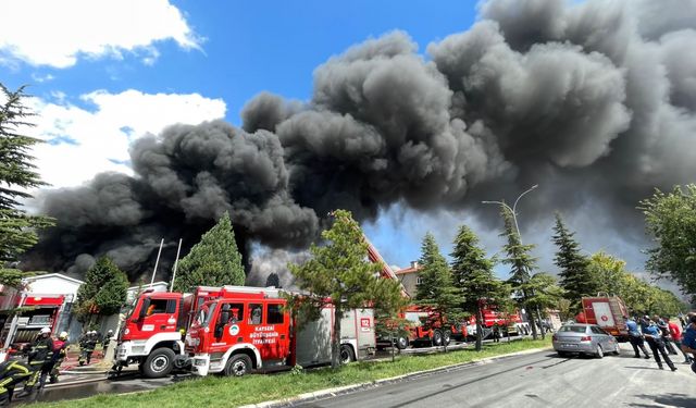 Kayseri'de sünger fabrikasında yangın çıktı