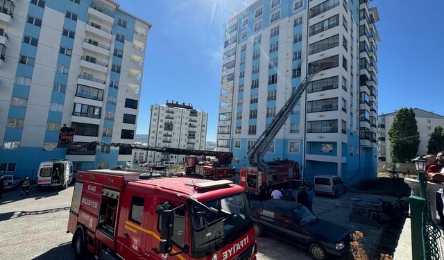 Sivas'ta apartmanda çıkan yangında 6 kişi dumandan etkilendi