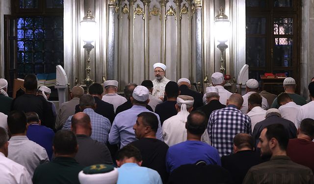 Erbaş: Hakkın yanında yer alırsak batıl yok olmaya mahkumdur