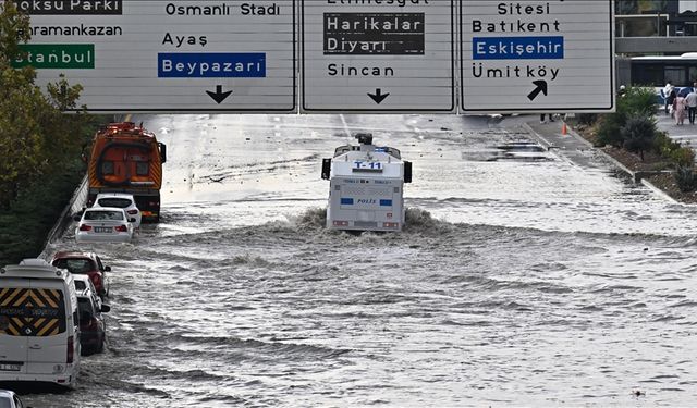 Ankara yağışa teslim oldu