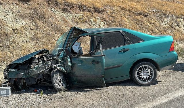 Ankara'da iki otomobilin çarpıştığı kazada 6 kişi yaralandı