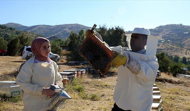 Arıcı baba ve kızı, desteklerle kovan sayısını 1000'e yükseltti