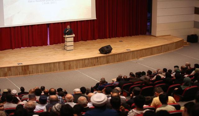 Arnavutköy’de “Peygamberimiz ve Şahsiyet İnşası” konferansı