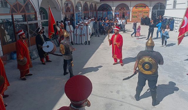 Pasinler'de hafızlar mehterle mezun oldu