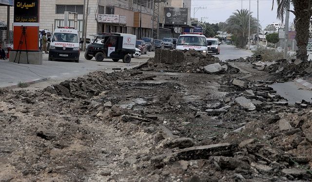 Filistin Kızılayı: İşgalciler Batı Şeria'nın Tulkerim kentindeki hastaneleri kuşattı