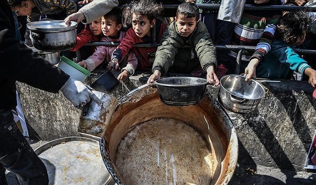 Gazze'de bir çocuk daha "açlıktan" öldü