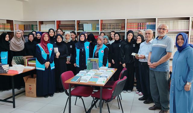 TDV kadın kolları kermes düzenleyerek okullara kitap hediye etti