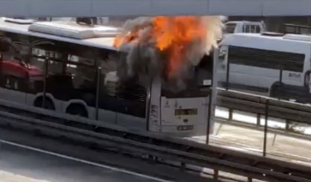 İstanbul'da metrobüste çıkan yangın söndürüldü