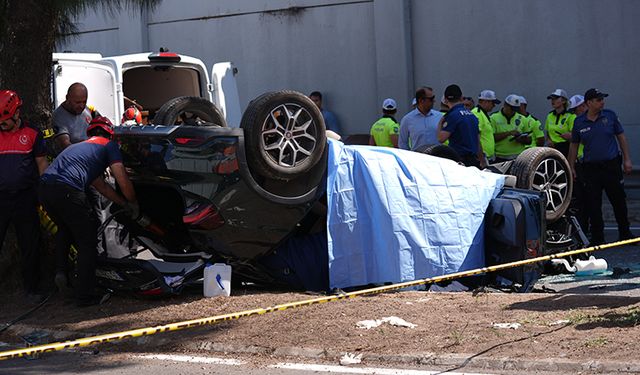 İzmir'de alt geçide düşen otomobildeki 3 kişi öldü