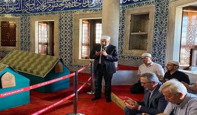 Kanuni Sultan Süleyman Han, kabri başında dualarla anıldı