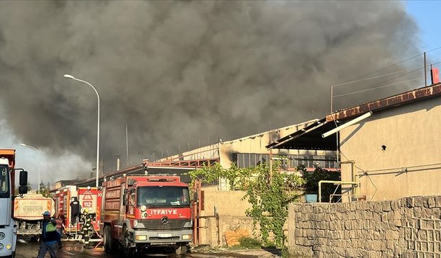 Kayseri'de keçe fabrikasında yangın çıktı