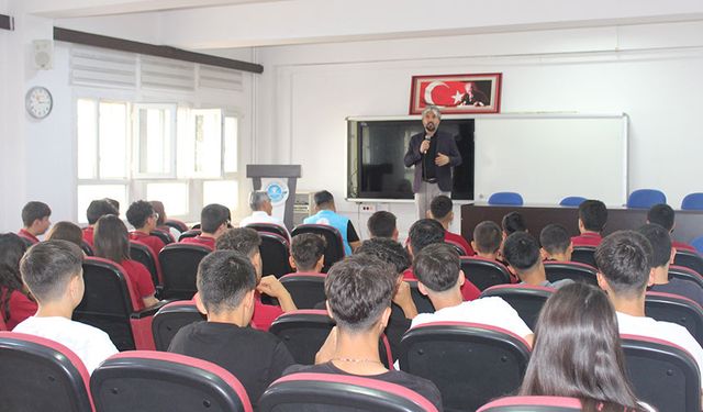 Liselerde "Mevlid-i Nebi" konferansı