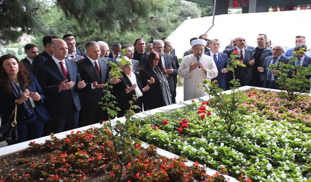 Menderes ve bakanları kabirleri başında dualarla anıldı