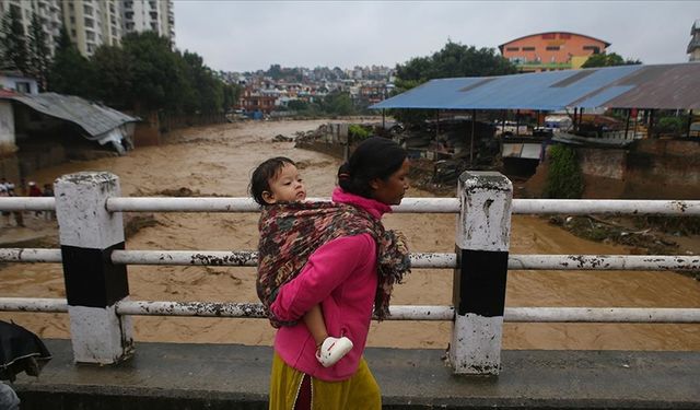 Nepal'deki heyelan ve sellerde 100 kişi hayatını kaybetti