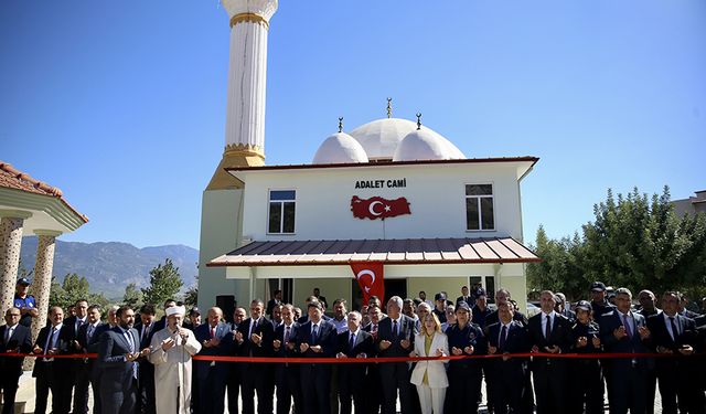 Seydikemer'de Adalet Camii dualarla açıldı