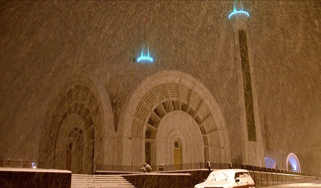 Ağrı'da kar yağışı etkili oluyor