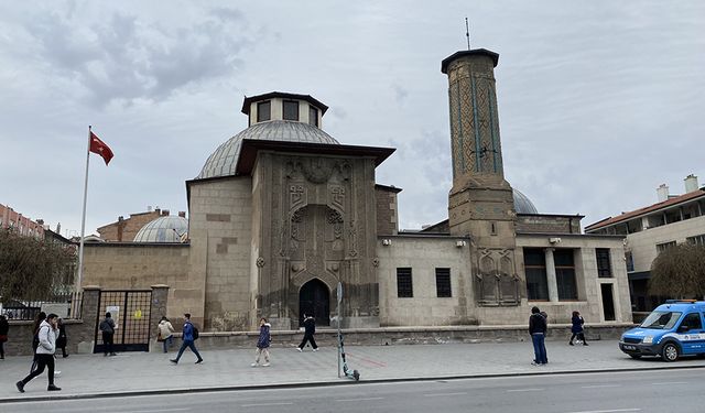 Anadolu Selçuklu Devletinin önemli eserlerinden İnce Minareli Medrese eski ihtişamına kavuşacak