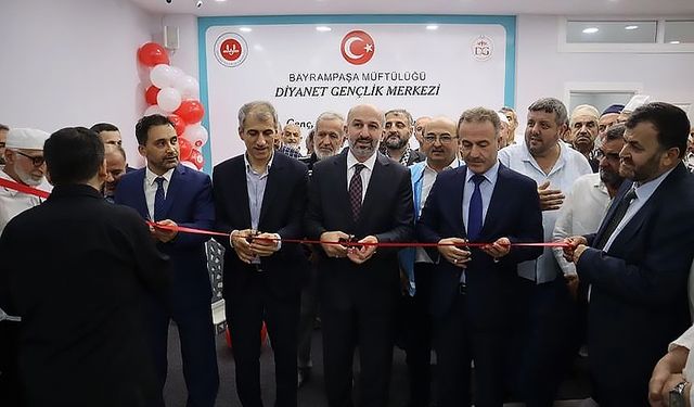 Bayrampaşa'da gençlik merkezleri dualarla açıldı