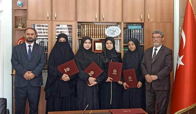 Bitlis’te hafızlar belgelerini aldı