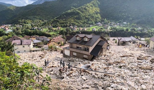 Bosna Hersek'te şiddetli yağışlar sonucunda 4 kenti sel vurdu