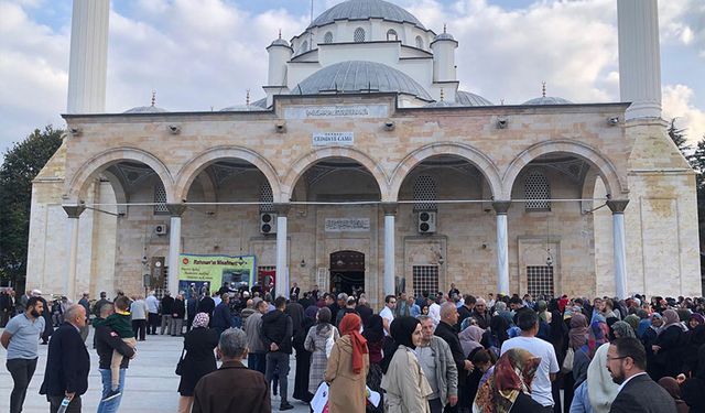 Düzceli umreciler dualarla uğurlandı