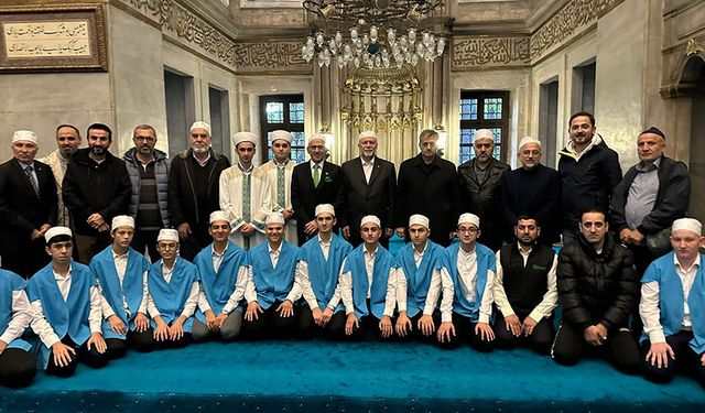 Eyüpsultan Camii’nde vakti kuşandılar