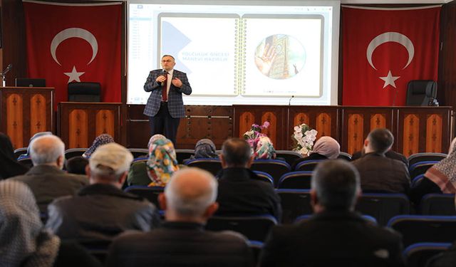 Çelik: Umre sıradan bir yolculuk değildir