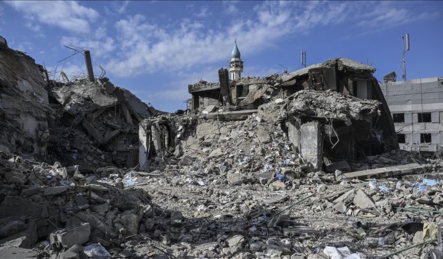 İşgalcilerin dün geceden beri Lübnan'ın çeşitli bölgelerine düzenlediği saldırılarda en az 6 kişi şehit oldu